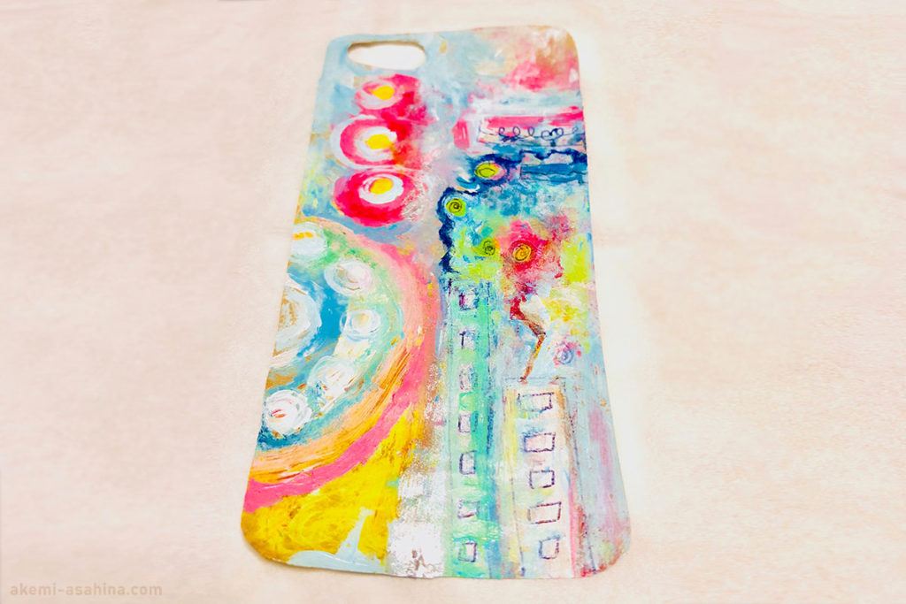 アートな携帯ケースをハンドメイド